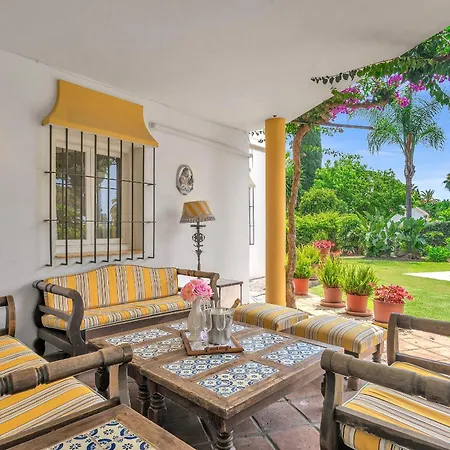 Villa Arin - Beachside Family Estepona