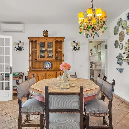 Arin - Beachside Family Villa *