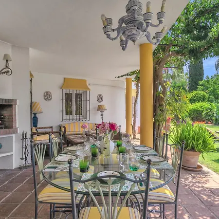 Arin - Beachside Family Villa