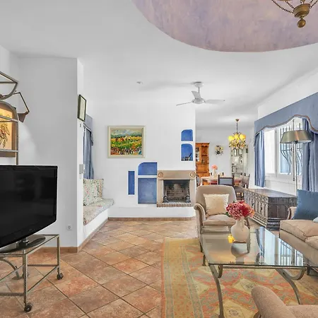 Arin - Beachside Family By Finest