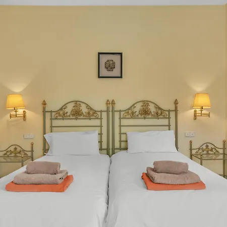Arin - Beachside Family Villa Estepona
