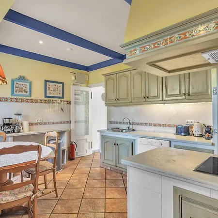 Arin - Beachside Family Villa
