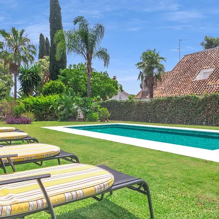 Arin - Beachside Family Villa Estepona