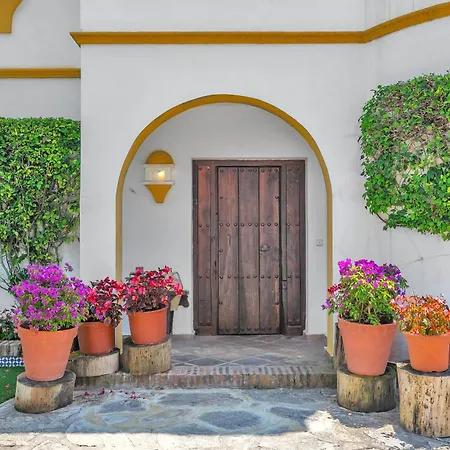 Arin - Beachside Family By Finest *