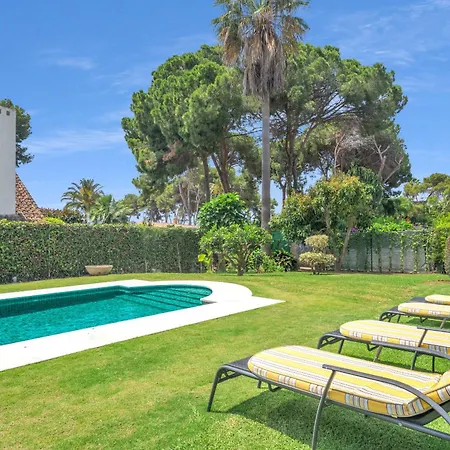Arin - Beachside Family Villa Estepona