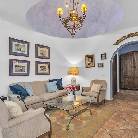 Arin - Beachside Family Villa *