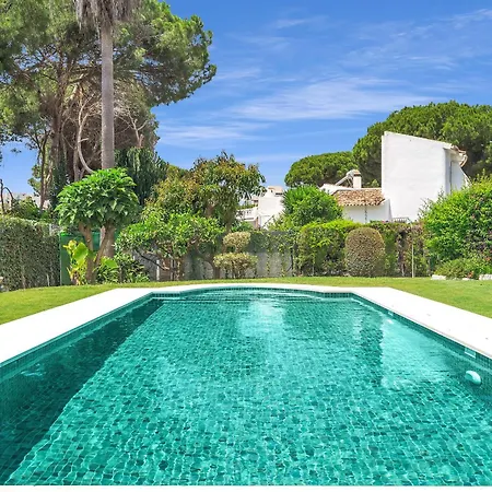 Villa Arin - Beachside Family Estepona