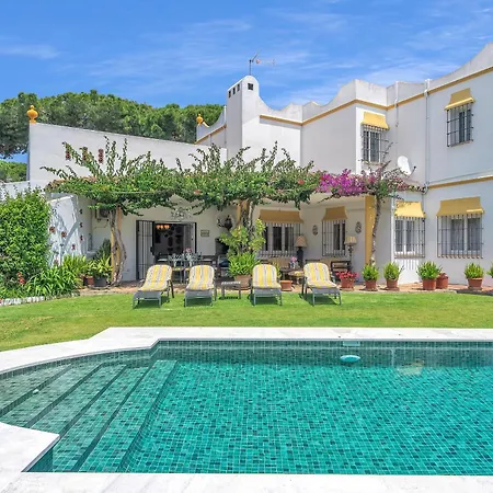 Arin - Beachside Family Villa