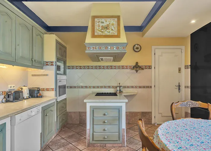 Arin - Beachside Family By Finest 에스테포나