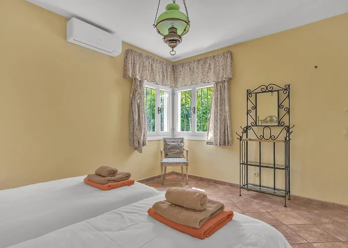 Arin - Beachside Family By Finest