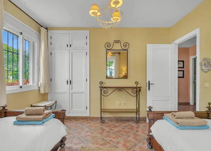 Arin - Beachside Family By Finest *