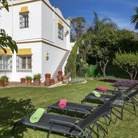 Villa Arin - Beachside Family Estepona