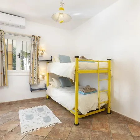 Arin - Beachside Family Villa *