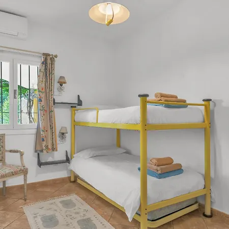 فيلة Arin - Beachside Family إِستيبونا