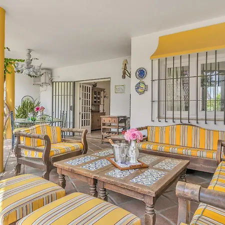فيلة Arin - Beachside Family إِستيبونا