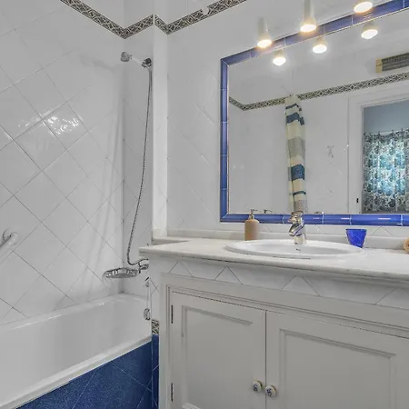 Arin - Beachside Family By Finest *