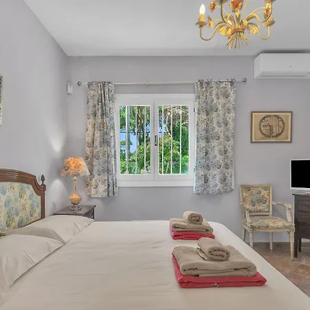 فيلة Arin - Beachside Family إِستيبونا