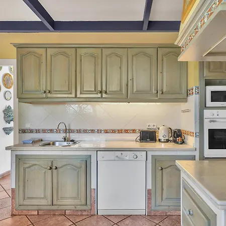 Villa Arin - Beachside Family By Finest