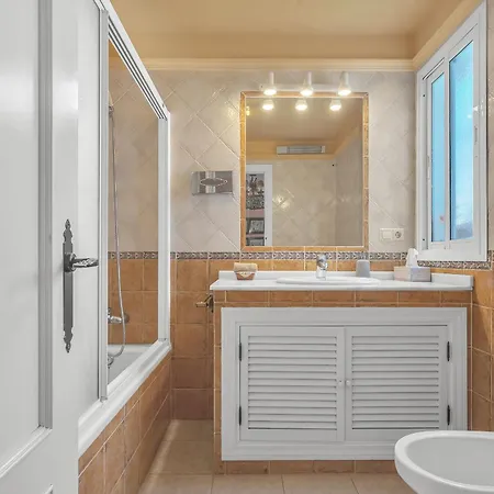 Arin - Beachside Family By Finest *