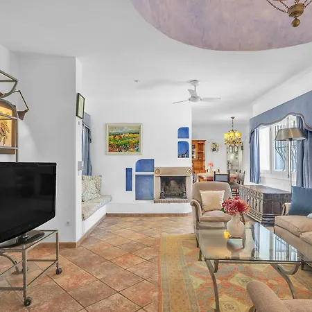 Arin - Beachside Family By Finest *