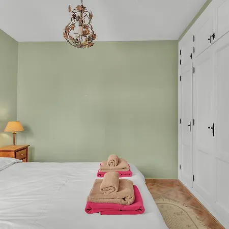 Arin - Beachside Family By Finest *