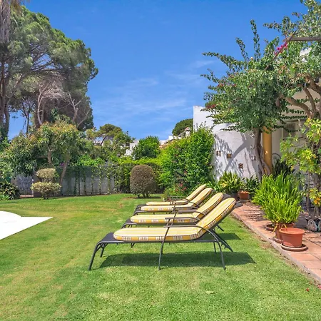 Arin - Beachside Family By Finest