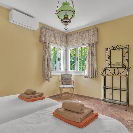 Villa Arin - Beachside Family By Finest Estepona