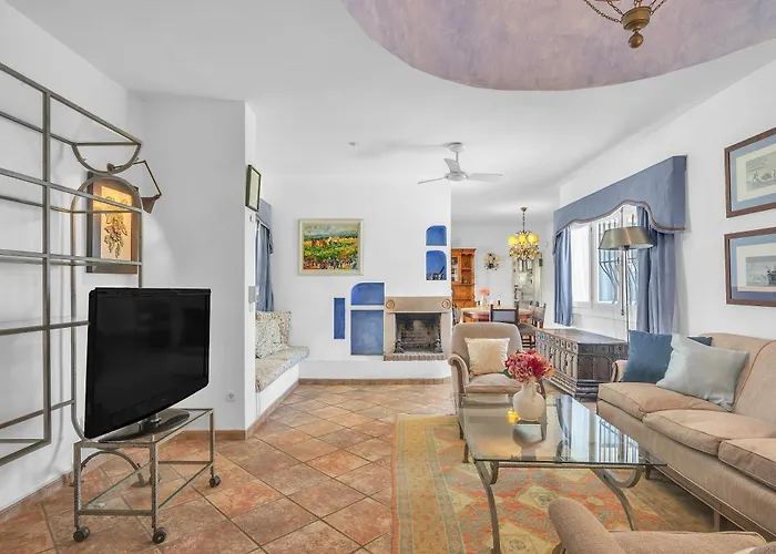 Arin - Beachside Family By Finest *