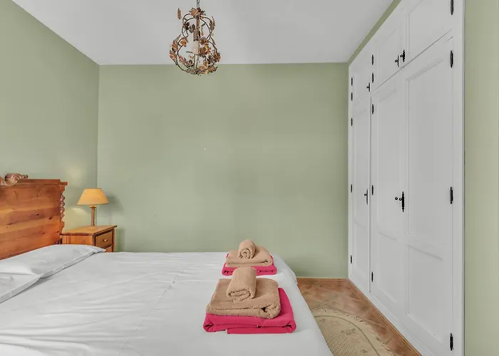 Arin - Beachside Family By Finest *