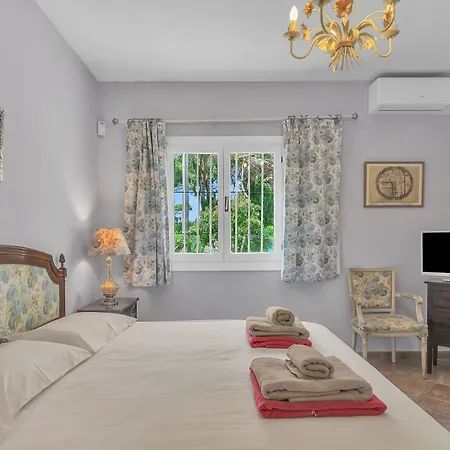 Arin - Beachside Family By Finest