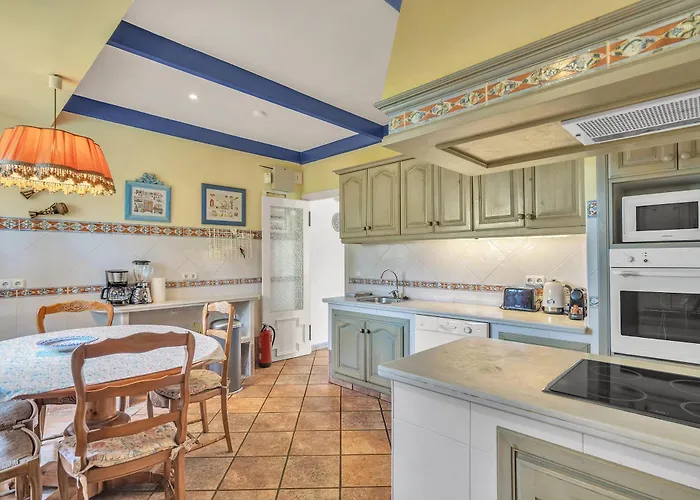 Arin - Beachside Family By Finest